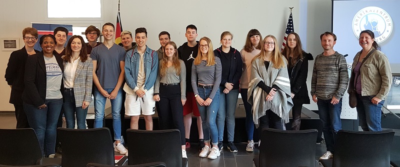 Klasse 11H im Amerikazentrum. Quelle: Schule Kirchwerder, Bericht vom 4. Juni 2019.